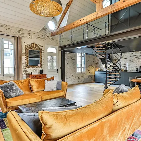 Floréal 1900 Cœur De St Gilles Hébergement de vacances *